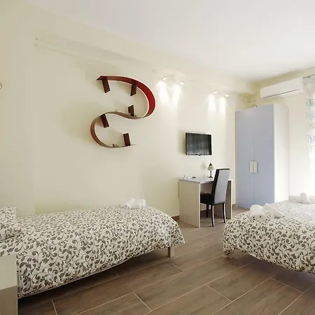 Homesuitehome Πανσιόν