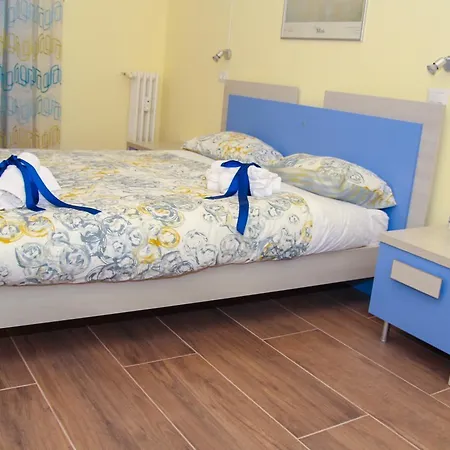 Homesuitehome Πανσιόν 3*
