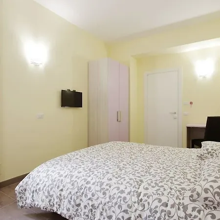 Πανσιόν Homesuitehome 3*