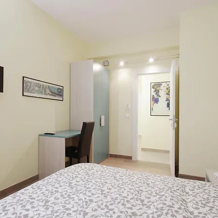Homesuitehome Guest house