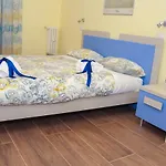Homesuitehome בית הארחה 3*